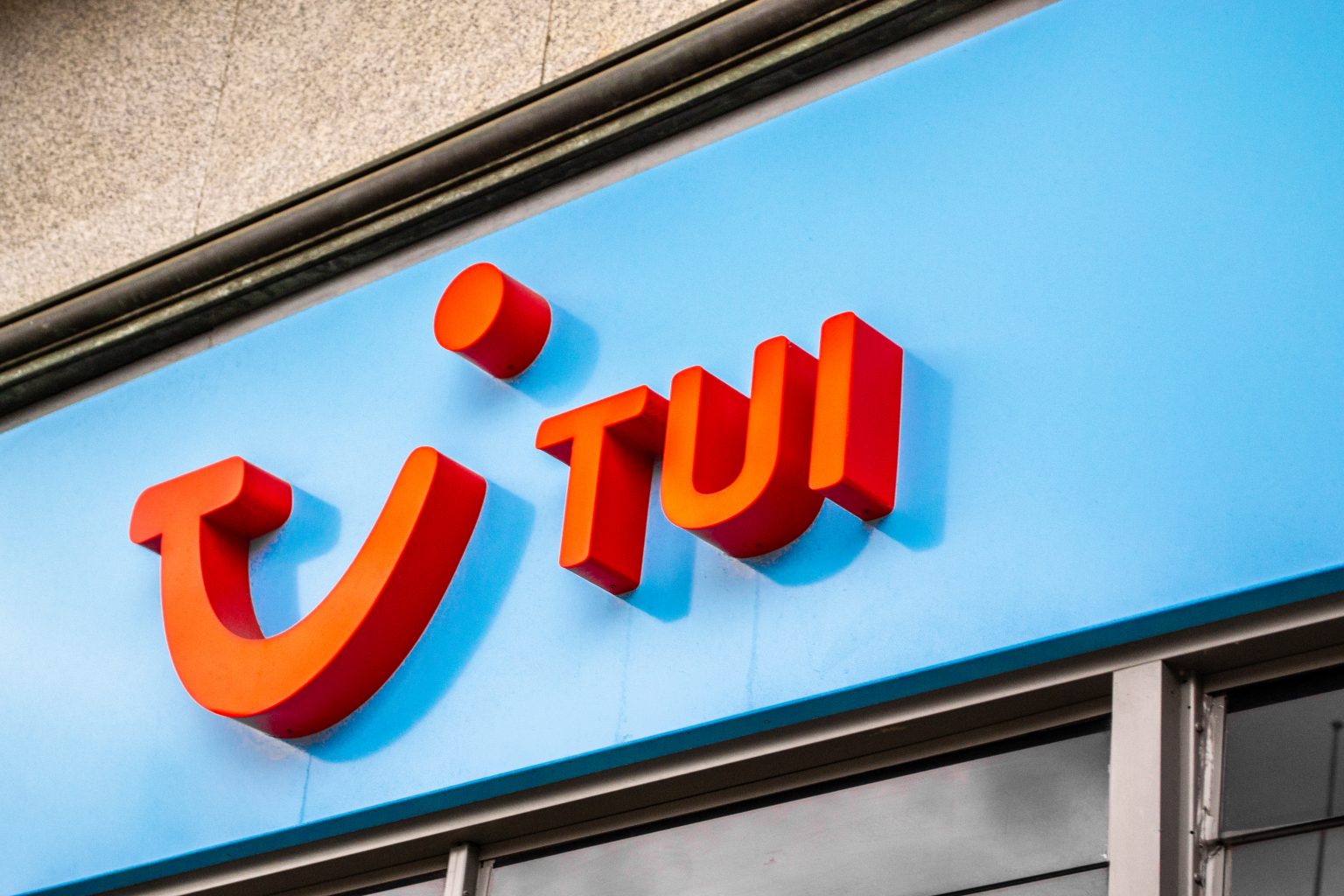Tui sees slowdown in winter bookings over Omicron fears