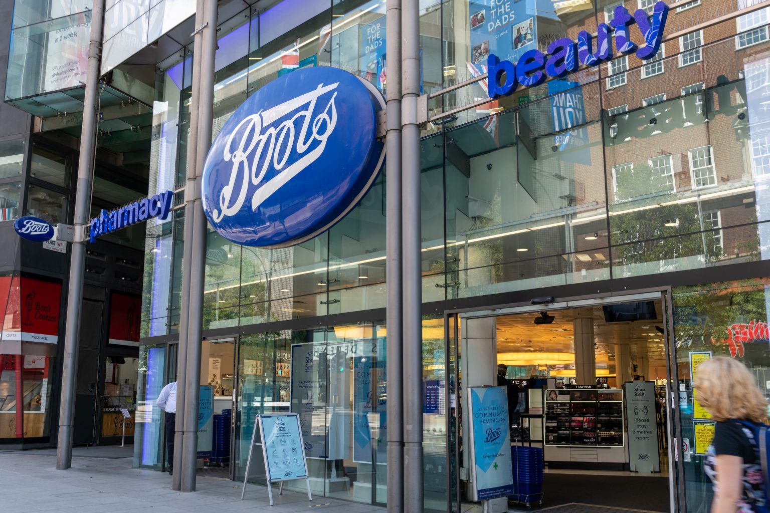 US owner abandons plan to sell Boots