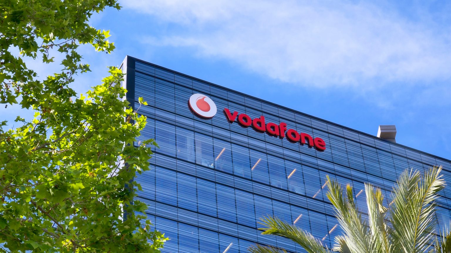 Vodafone/Three merger plans set for competition scrutiny Vodafone and Three UK discuss possible merger