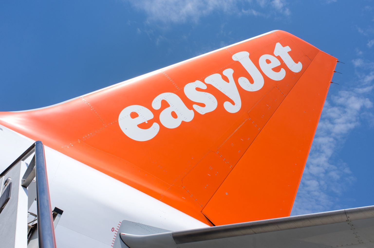 easyJet cancels 1,700 summer flights