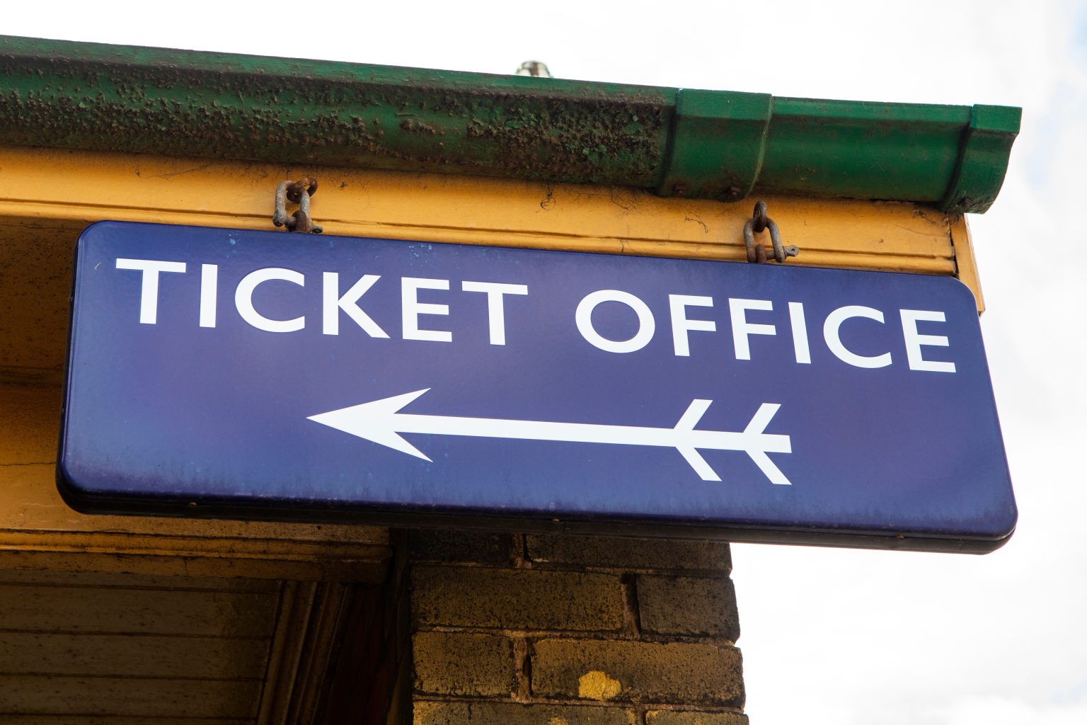 Train companies plan mass closure of ticket offices