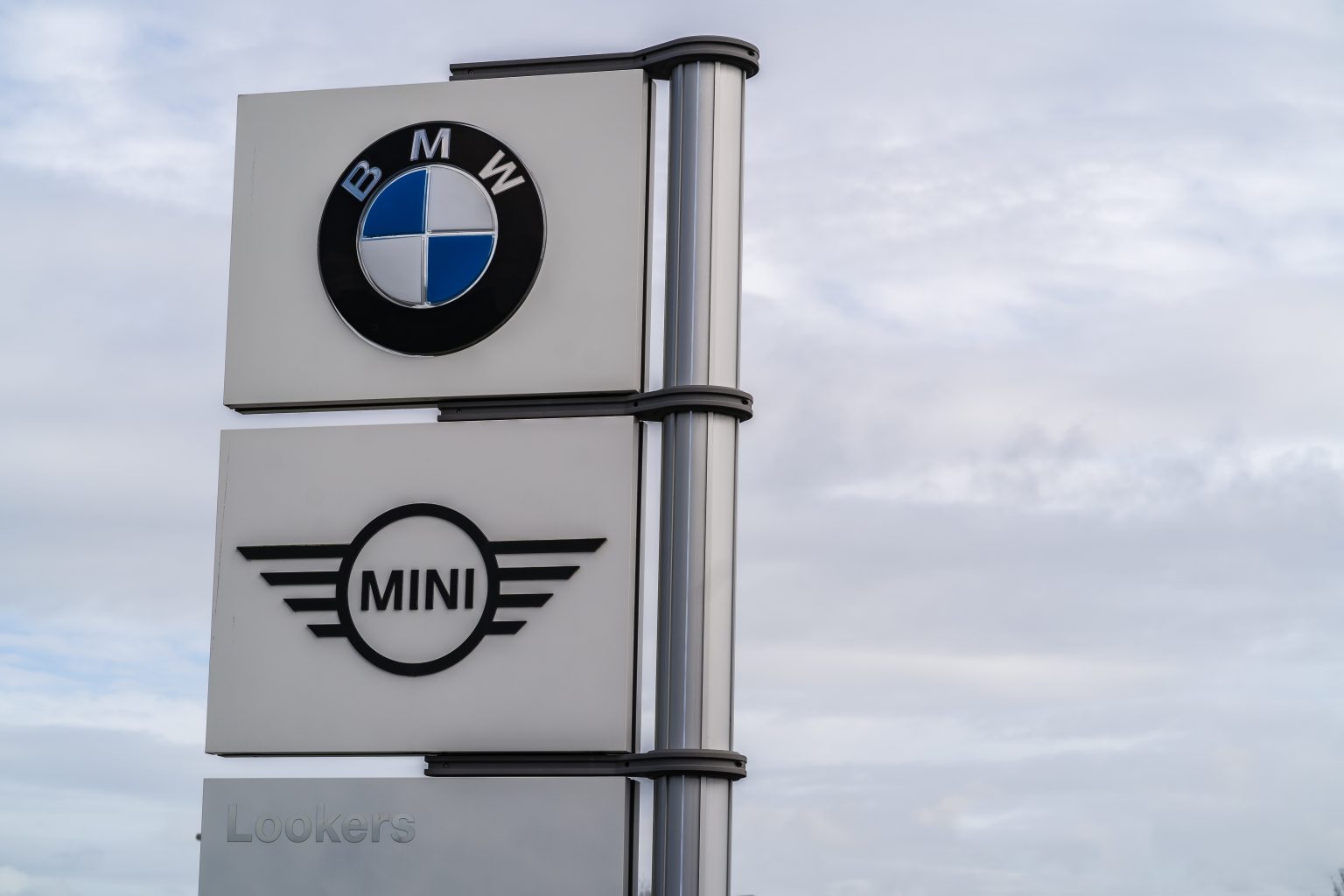 BMW invests in all-electric Mini production in the UK