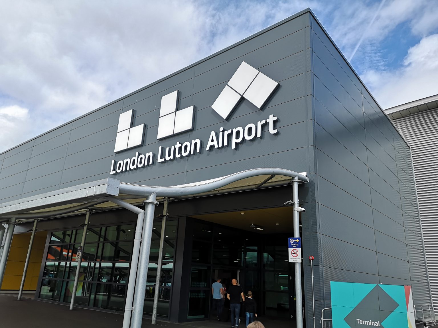 Luton Airport suspends flights after car park fire