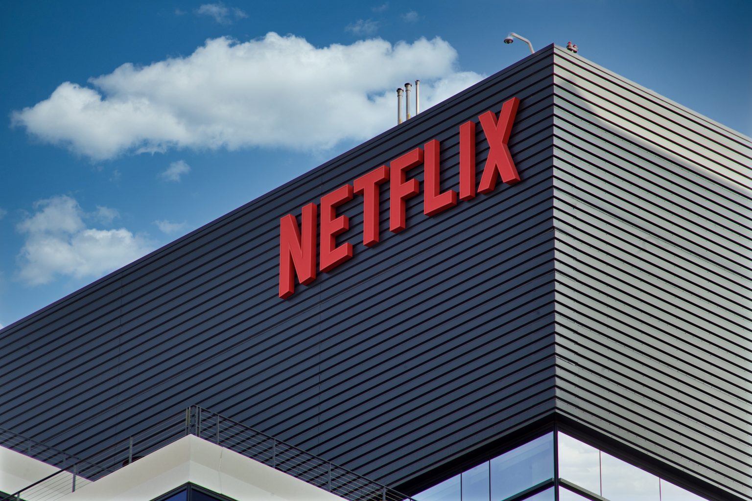 Netflix raises premium prices Netflix raises premium prices