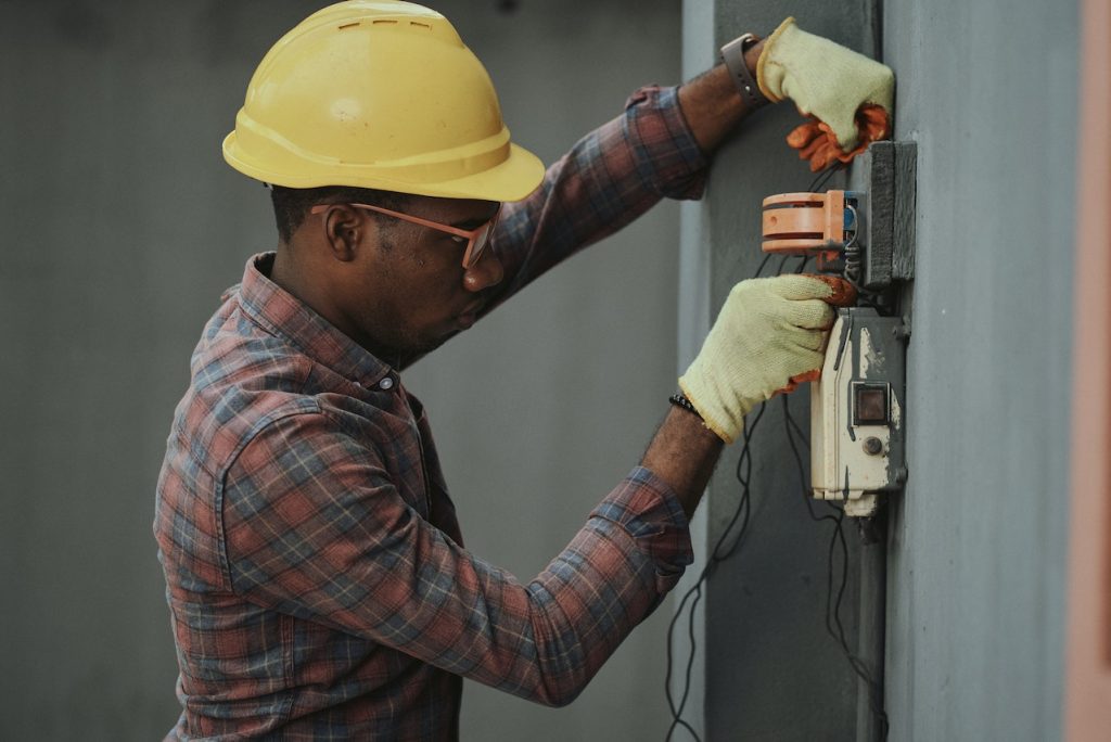 Understanding UK Workplace Electrical Safety Laws