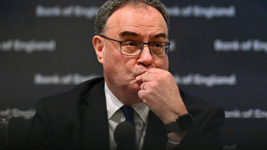 UK Faces Potential Credit Crunch Amid Global Market Vulnerabilities