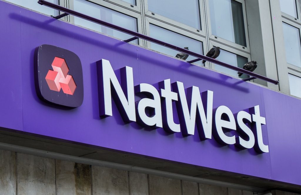 UK Banks Collaborate with Meta to Combat Scammers