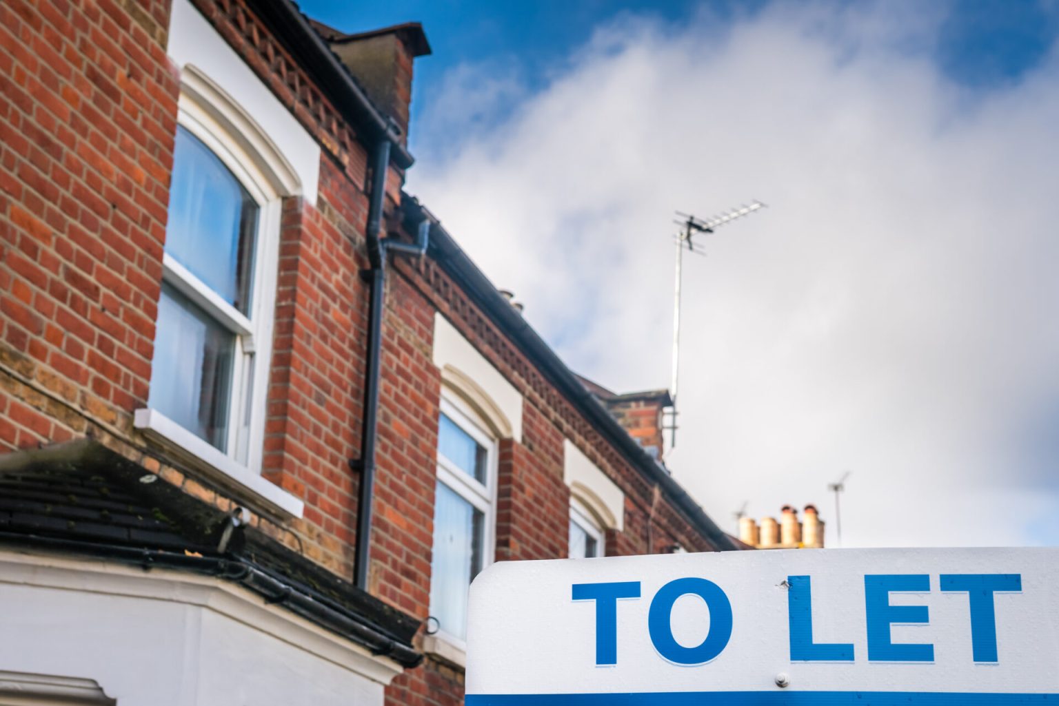 Cooling Trend in English Rental Market as Rents Fall Over 12%