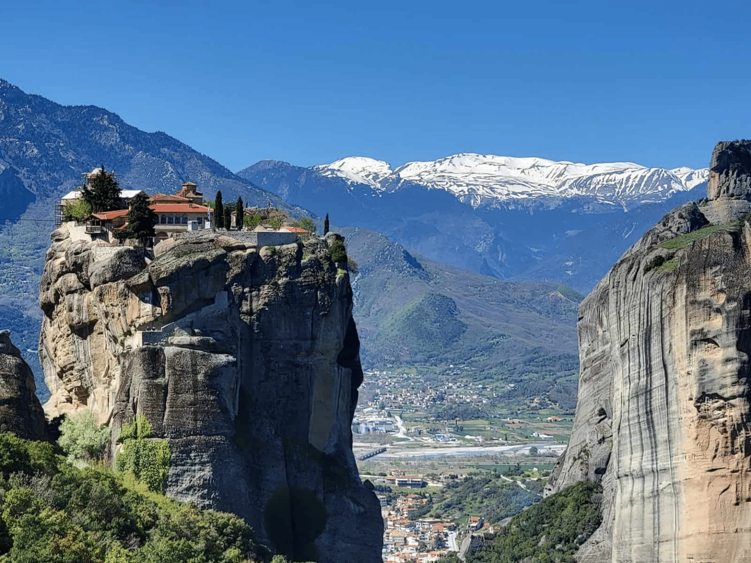 From Athens to Meteora: The Day Trip That Feels Like a Pilgrimage to the Sky From Athens to Meteora: The Day Trip That Feels Like a Pilgrimage to the Sky