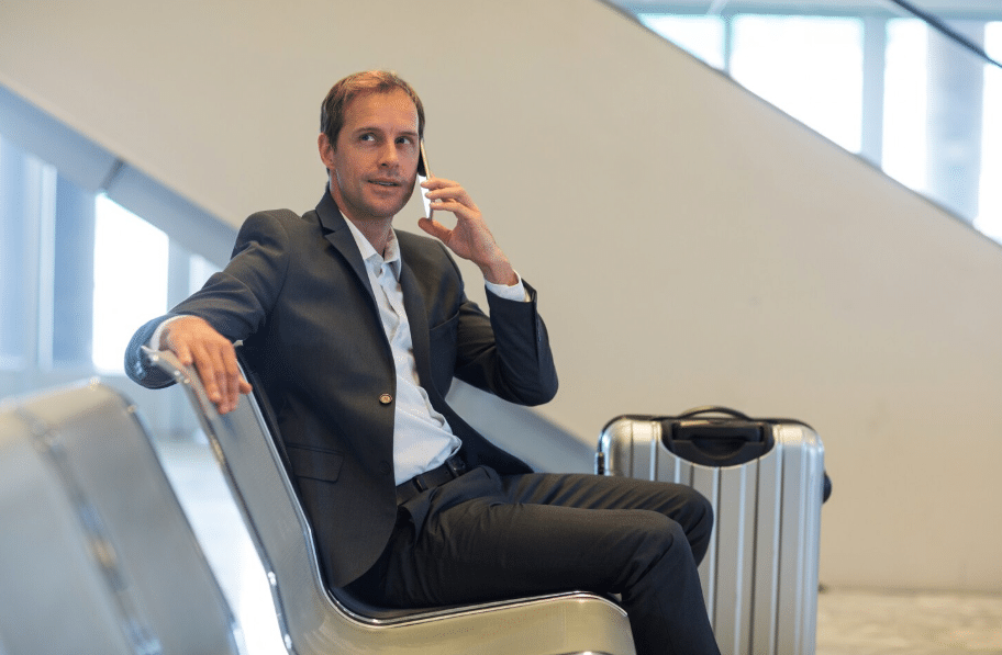 united ceo flies american airlines