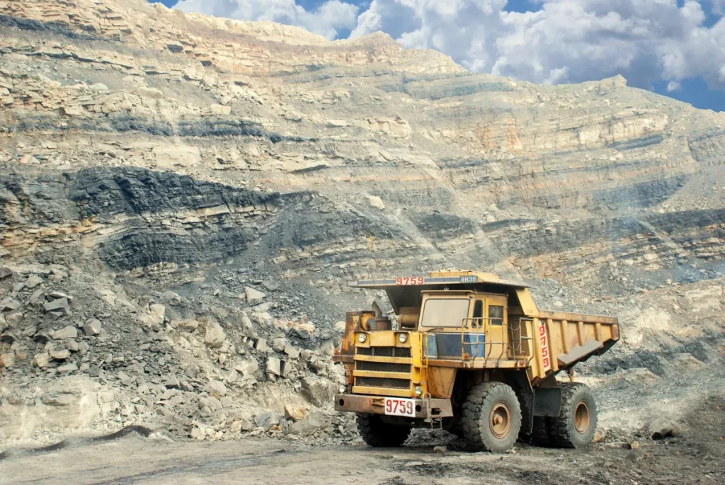 FTSE 100 Miners Rally on Copper Surge as Rio Tinto-Glencore Talks Loom FTSE 100 miners rally